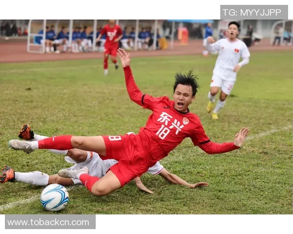 足球明星与舞狮文化的精彩碰撞高清图片展示
