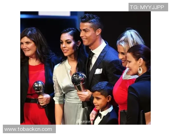 足球明星女友怀孕照曝光引热议网友纷纷送祝福与祝贺